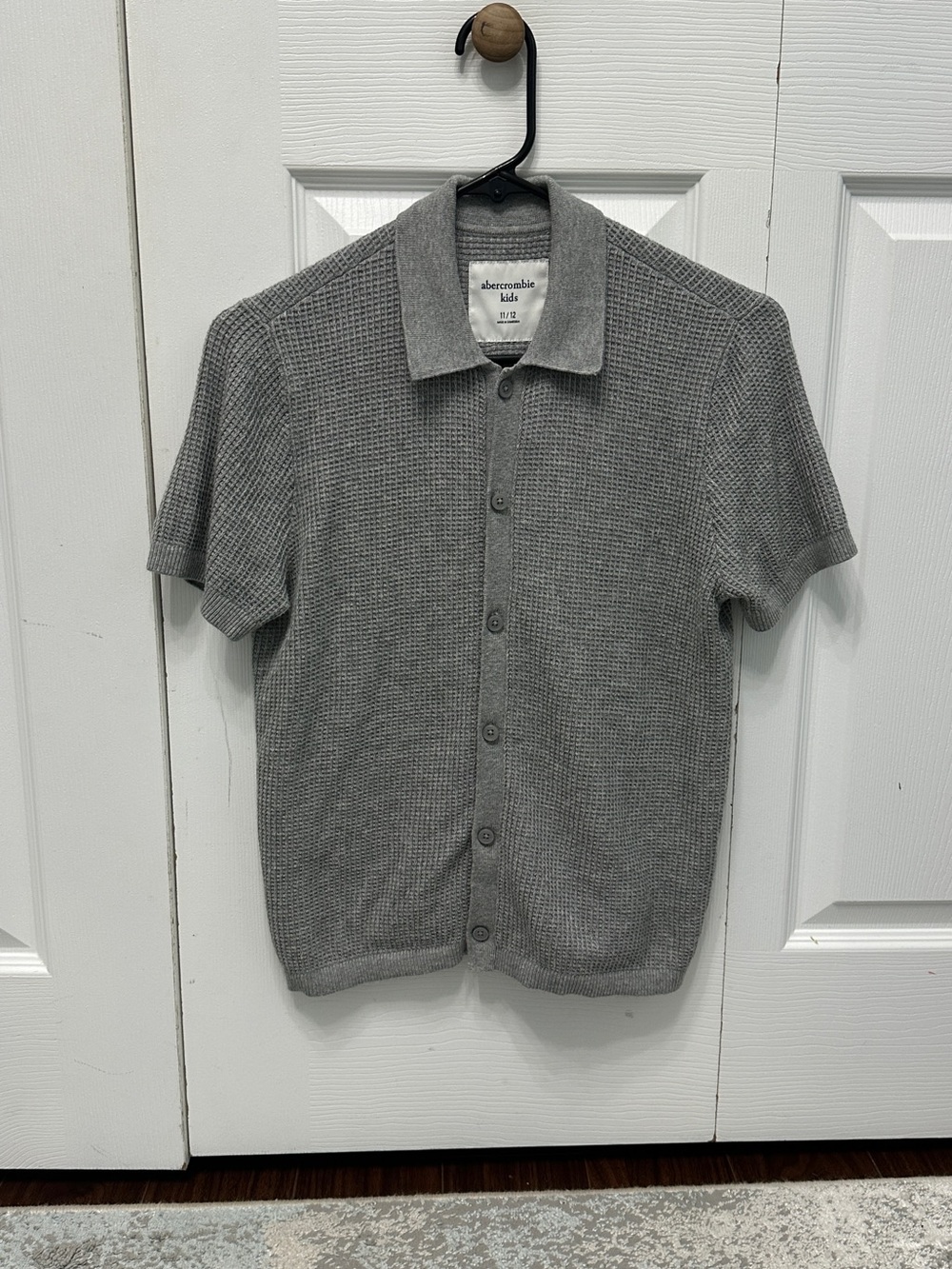 Abercrombie & Fitch Gray Short-Sleeve Button-Up Knit Shirt